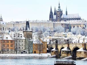 Geniet van een magische citytrip naar het winterse Praag, midden in het historische centrum, nabij de mooiste plekjes incl. vlucht en ontbijt!