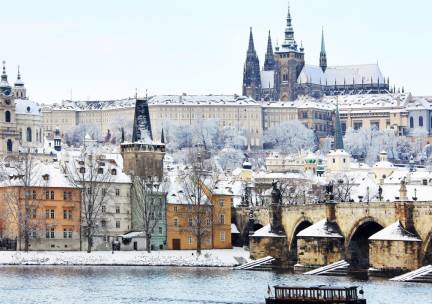 Geniet van een magische citytrip naar het winterse Praag, midden in het historische centrum, nabij de mooiste plekjes incl. vlucht en ontbijt!