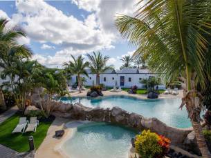 R2 Romantic Fantasia Dreams & Suites Hotel