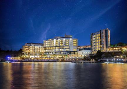 Charisma De Luxe Hotel