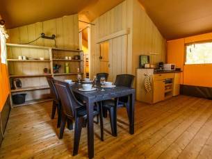 Safaritent voor 6 personen met badkamer op park Rhederlaagse Meren