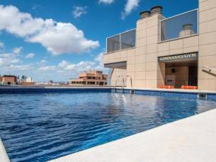 Verken de prachtige stad Valencia tijdens een verblijf in een 4*-hotel met een rooftopzwembad incl. fitness, vlucht en ontbijt