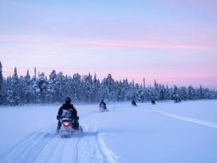 ALLES-IN-1-DEAL! ❄️ BELEEF DE MAGIE VAN ZWEEDS LAPLAND! 4*-Grand Arctic Resort incl. vlucht, bagage, transfers & 5 EXCURSIES o.b.v. volpension!