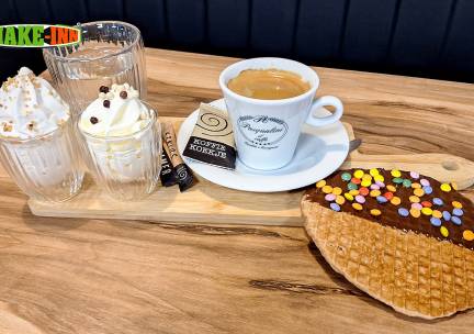 Koffieplaat of milkshake deluxe + luxe stroopwafel in hartje Veenendaal