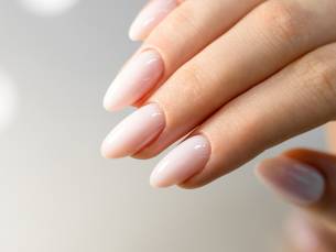 Spa-manicurebehandeling + gellak of BIAB (45 of 60 min)