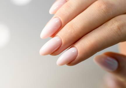 Spa-manicurebehandeling + gellak of BIAB (45 of 60 min)