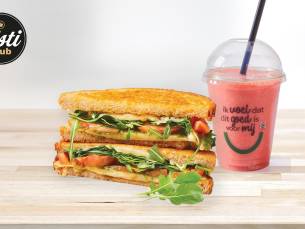 Tosti + warme drank of smoothie naar keuze voor afhaal bij The Tosti Club