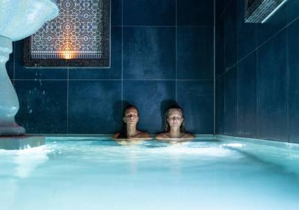Geniet in een sfeervol 4*-hotel aan het water in het hart van Terherne incl. ontbijt en 1entree voor Thermen & Beauty Leeuwerikhoeve