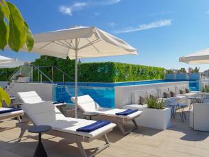 Luxe CITYTRIP Sevilla! Geniet van een 4*-hotel met ROOFTOPPOOL & BAR incl. vlucht + ontbijt