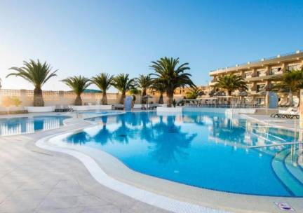 Relax in een 4* -Adults Only hotel op Fuerteventura incl. vlucht, halfpension en huurauto