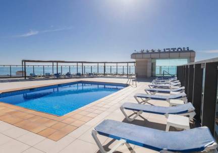 Met het gezin naar de Costa del Sol! 4*-hotel met rooftop zwembad & terras, rustig gelegen aan de Middellandse Zee incl. vlucht & o.b.v logies of ontbijt