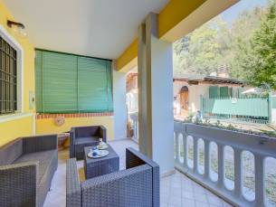 Suite Perla Sal&ograve; Terrace 100m from Lake