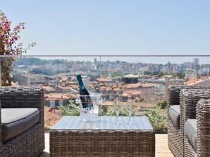 SUPER STUNT! ⚡ 4*-stedentrip naar Porto incl. vlucht en verblijf in TOP 4*-hotel met dakterras + Escape Tour!