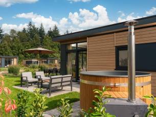 Cannenburch met Hottub - 4 personen