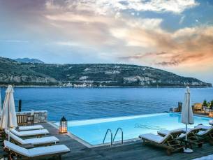 En Plo Luxury Suites