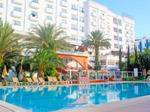 Ontspan op het strand van Agadir en verblijf in een 4*-hotel met SPA in Marokko o.b.v. halfpension incl. vlucht & huurauto!