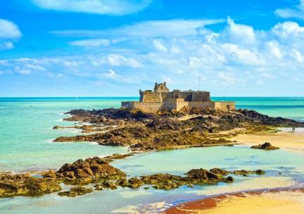 Ontdek de mooiste kustroutes van Bretagne en Normandi&euml; vanaf Calais. incl. hotels met ontbijt!