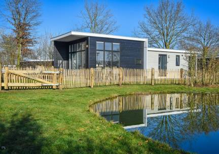 Forest doglodge met omheinde tuin