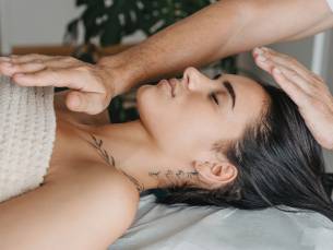 Reikibehandeling (60-70 min) of edelsteentherapie (45-60 min)