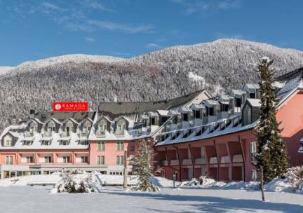 Hotel Ramada Hotels & Suites