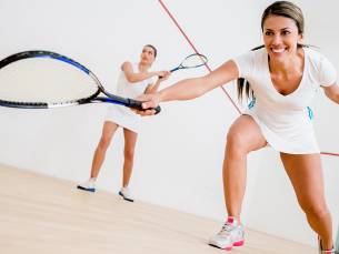 Huur squashbaan + rackets en balletje en evt. 2 biertjes + snacks