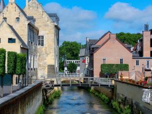 NS COMBI-DEAL! Ontdek Valkenburg aan de Geul in een familiehotel incl. ontbijt & NS treinretour