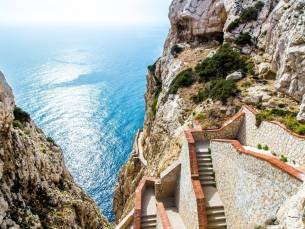 Zonvakantie in een 4*-hotel met zwembad op Sardini&euml; incl. vlucht en ontbijt
