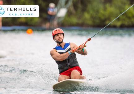 Waterskiën of wakeboarden voor beginners (1,5 uur) + materiaal + begeleiding