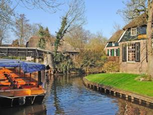 HERFSTDEAL! ???? Geniet op een prachtig landgoed in de natuur nabij Weerribben Wieden en Giethoorn incl. ontbijt, GRATIS parkeren en s voor de Highlight Tour in Giethoorn!