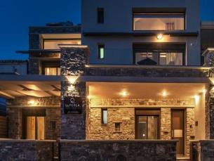 La Perla Suites