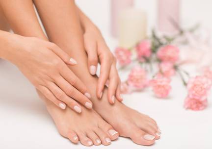 Manicure- of pedicurebehandeling + gellak