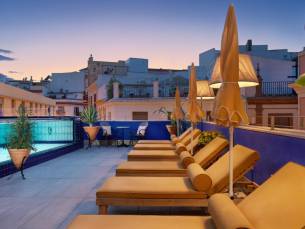 Vlieg naar Sevilla en geniet van een stijlvol boutique hotel met rooftop zwembad, ontbijt en vlucht inbegrepen! ????