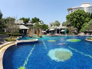 The Zign Hotel & Villa