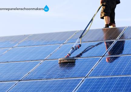 Zonnepanelen en dakgoot reinigen of vogelwering