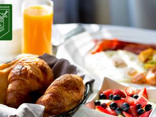 Ontbijt incl. jus d'orange en koffie/thee bij CafÃ© Charlemagne in hartje Maastricht