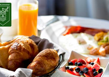 Ontbijt incl. jus d'orange en koffie/thee bij CafÃ© Charlemagne in hartje Maastricht