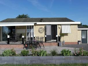 Chalet 't Anker in Elburg direct aan het water