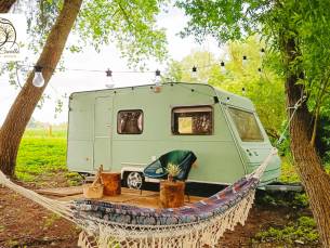 Overnachting voor 2 in een caravan incl. schoonmaak in de Vlaamse Ardennen