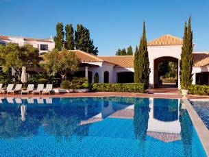 Pine Cliffs Residence