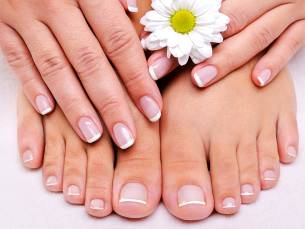 Manicure- en/of pedicurebehandeling + gellak en/of BIAB