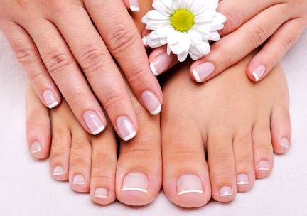 Manicure- en/of pedicurebehandeling + gellak en/of BIAB