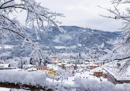 HISTORISCH 16e-eeuwse charme: overnacht in een uniek & authentiek 4*-palazzo met wellness op een toplocatie in hartje Cavalese met directe toegang tot langlauf-, ski- en wandelroutes