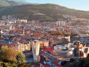 Ontdek de artistieke binnenstad van Bilbao incl. vlucht!