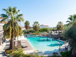 LUXE 4*-hotel met WELLNESS vlakbij het strand op Chalkidiki incl. vlucht, transfer en ontbijt of halfpension!