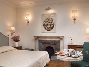Ontdek de schoonheid van Florence! ✨ Geniet in een voormalig adelijke residentie uit de 18e eeuw nabij de rivier de Arno! Incl. vlucht en ontbijt