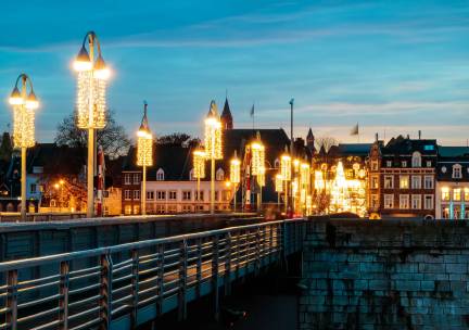 Sfeervolle kerstcruise van Maastricht via België naar Nijmegen
