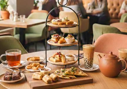 High tea (2 uur) of churros- en wafelproeverij + onbeperkt thee + welkomstdrankje in Den Haag