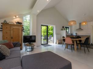 Vakantiehuis "De Tuureluur" in Dishoek | Privacy in een bosrijke omgeving op loopafstand van het strand | Vebenabos 69