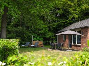 Kinderbungalow FC M&ouml;lke stadion met warme bubbeltub I 6 pers.
