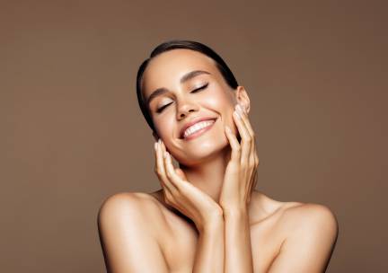 Wimper- en/of wenkbrauwbehandeling naar keuze